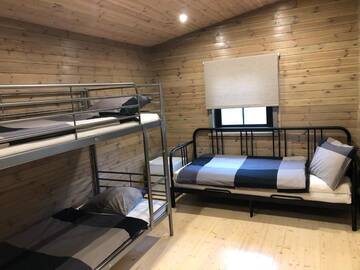 Фото номера Четырехместный номер с собственной ванной комнатой Кемпинги Atpūtas bāze Lūši г. Upesgrīva 5